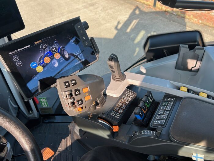 2024 VALTRA Q305 (HOURS: 707) - Image 8