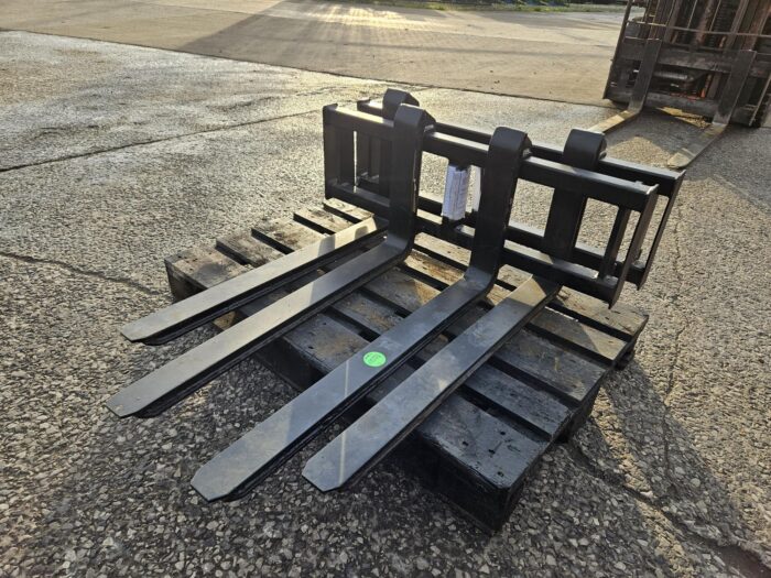 NEW 500KG PALLET FORK FOR SOLIS 26 LOADER (11009894)