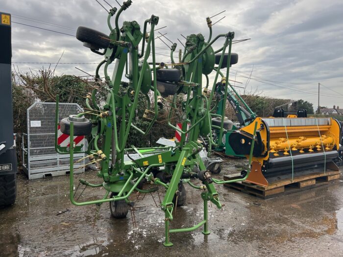 2018 KRONE KW 8.82/8 TEDDER (11009921) - Image 2