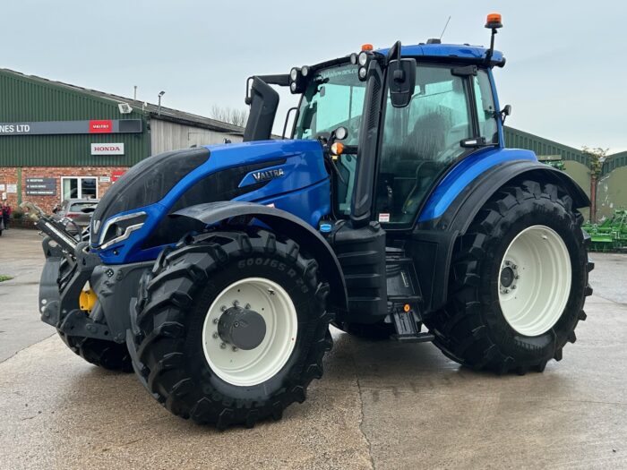 2023 VALTRA T235 DIRECT (HOURS: 2662)