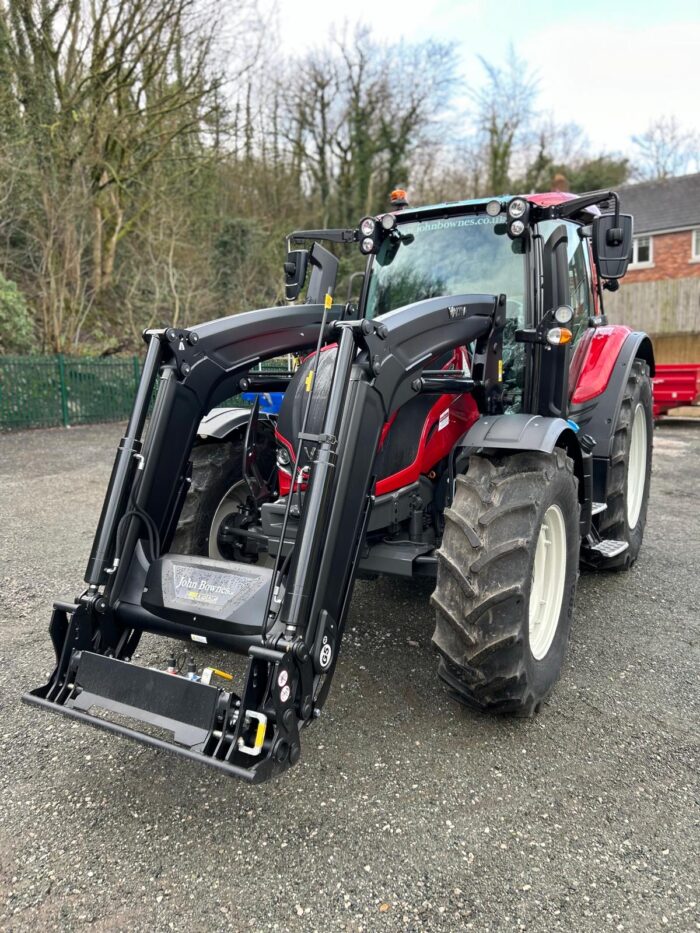 NEW VALTRA N135A WITH LOADER - Image 2