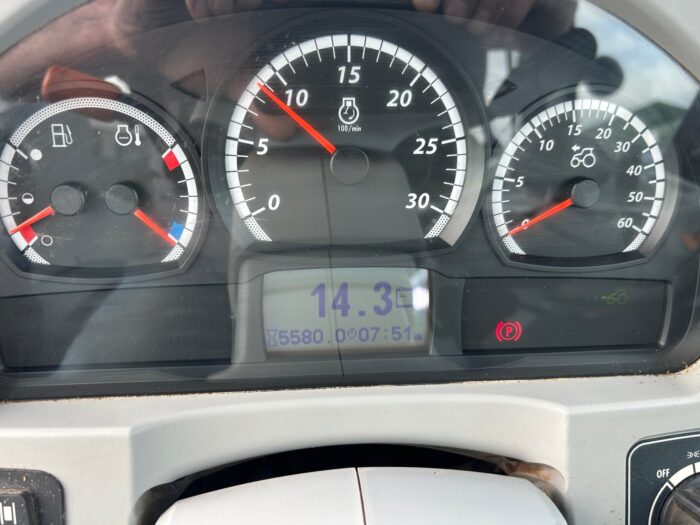 2018 VALTRA T214 DIRECT (HOURS: 5580) - Image 11