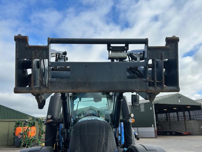 2018 VALTRA T214 DIRECT (HOURS: 5580) - Image 8