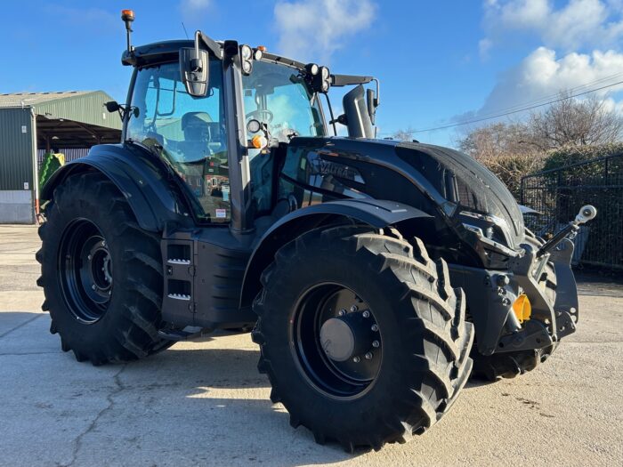 2023 VALTRA T235 DIRECT (HOURS: 1724) - Image 4