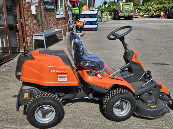 HUSQVARNA R216T AWD RIDER - Image 3