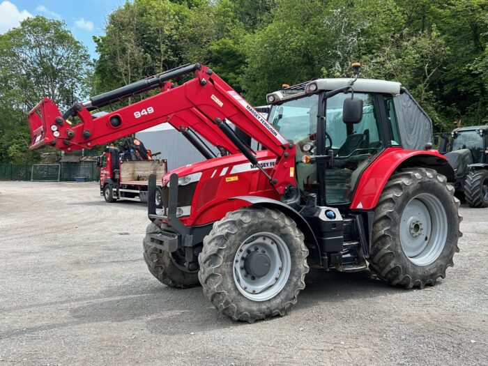 2015 MASSEY FERGUSON 6616 (HOURS: 5877)