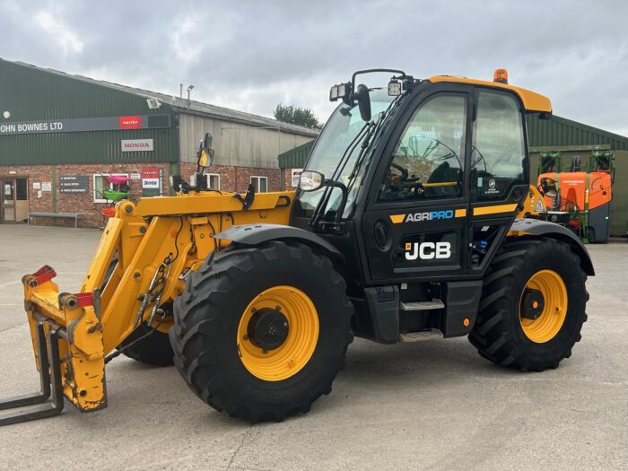 2020 JCB 542-70 AGRI PRO (HOURS: 3844)