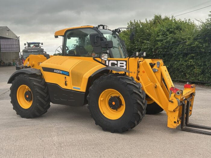 2020 JCB 542-70 AGRI PRO (HOURS: 3844) - Image 2