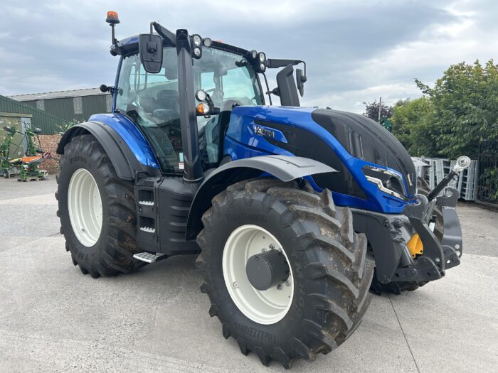 2025 VALTRA T195 DIRECT (HOURS: 49)