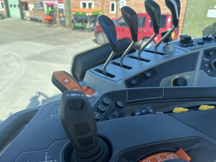 NEW VALTRA T175A - Image 6