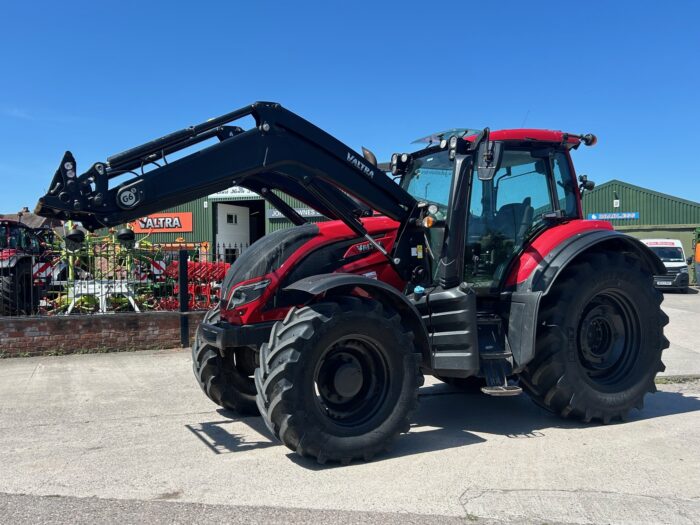 2015 VALTRA T144 ACTIVE (HOURS: 6524)
