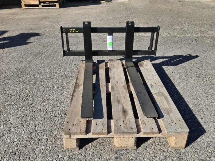 SOLIS 26 0.5T PALLET FORKS