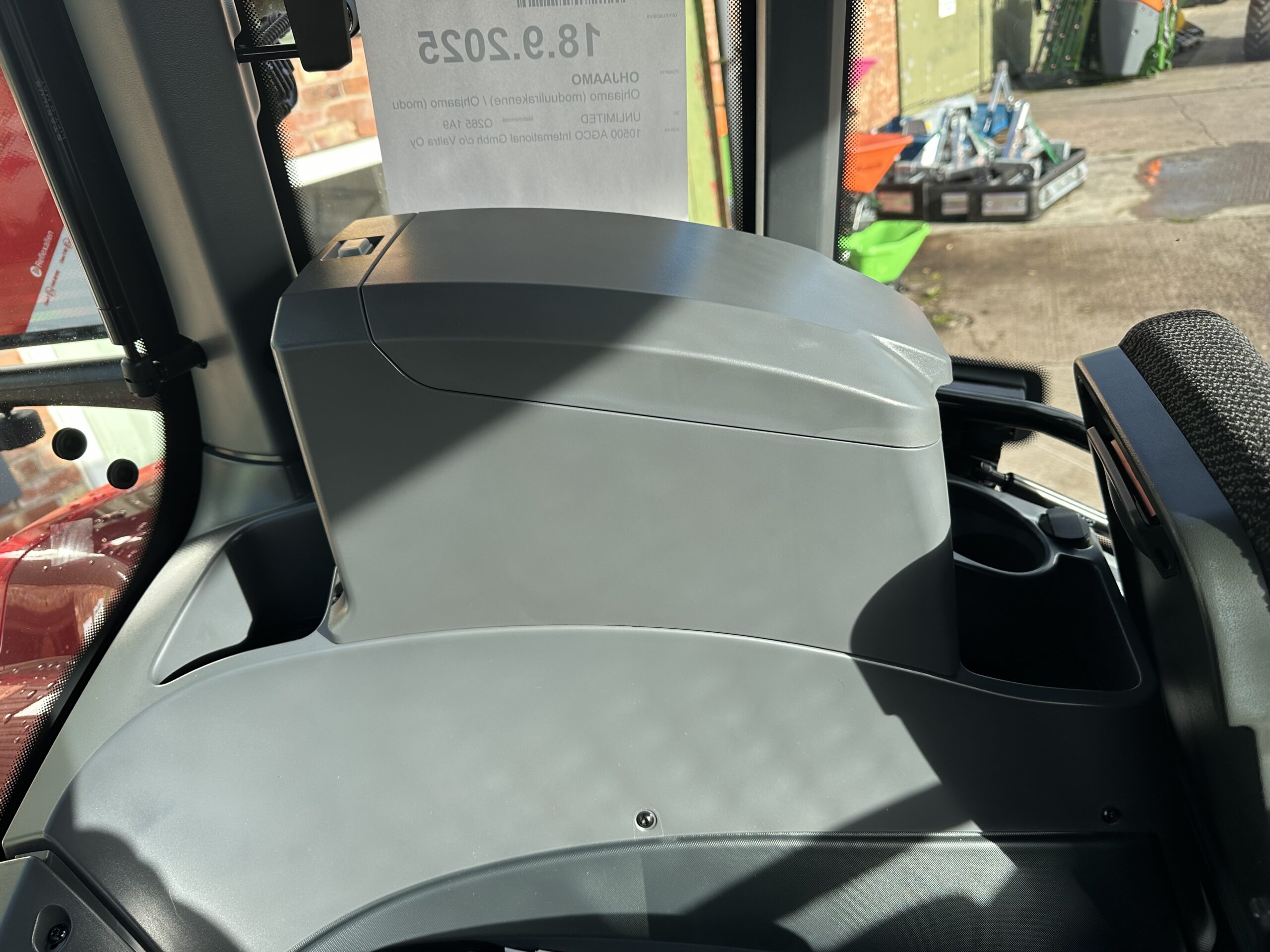 NEW VALTRA Q265 UNLIMITED RUBY RED EDITION - Image 7