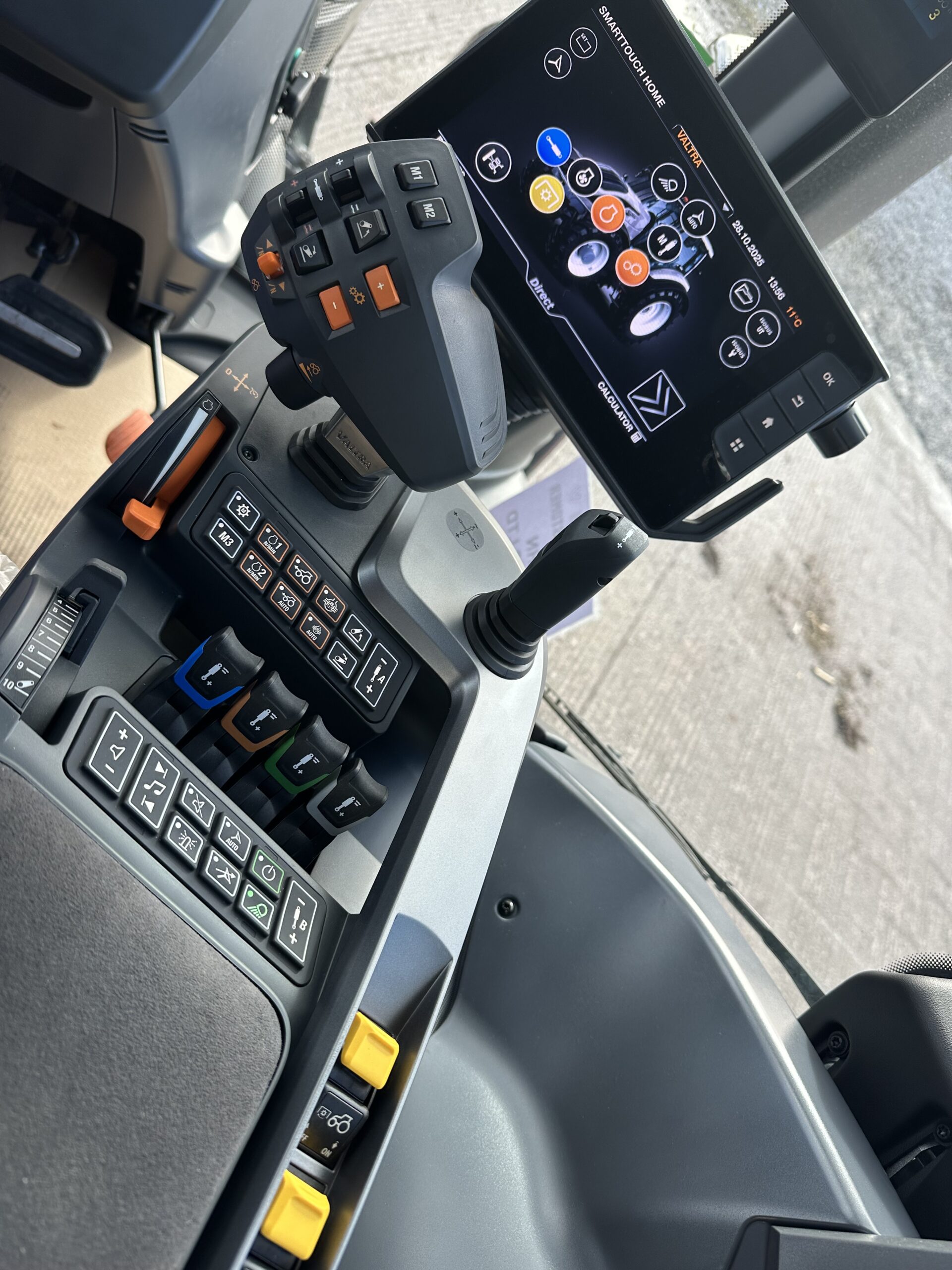 NEW VALTRA T235 DIRECT UNLIMITED TITAN GREY - Image 4