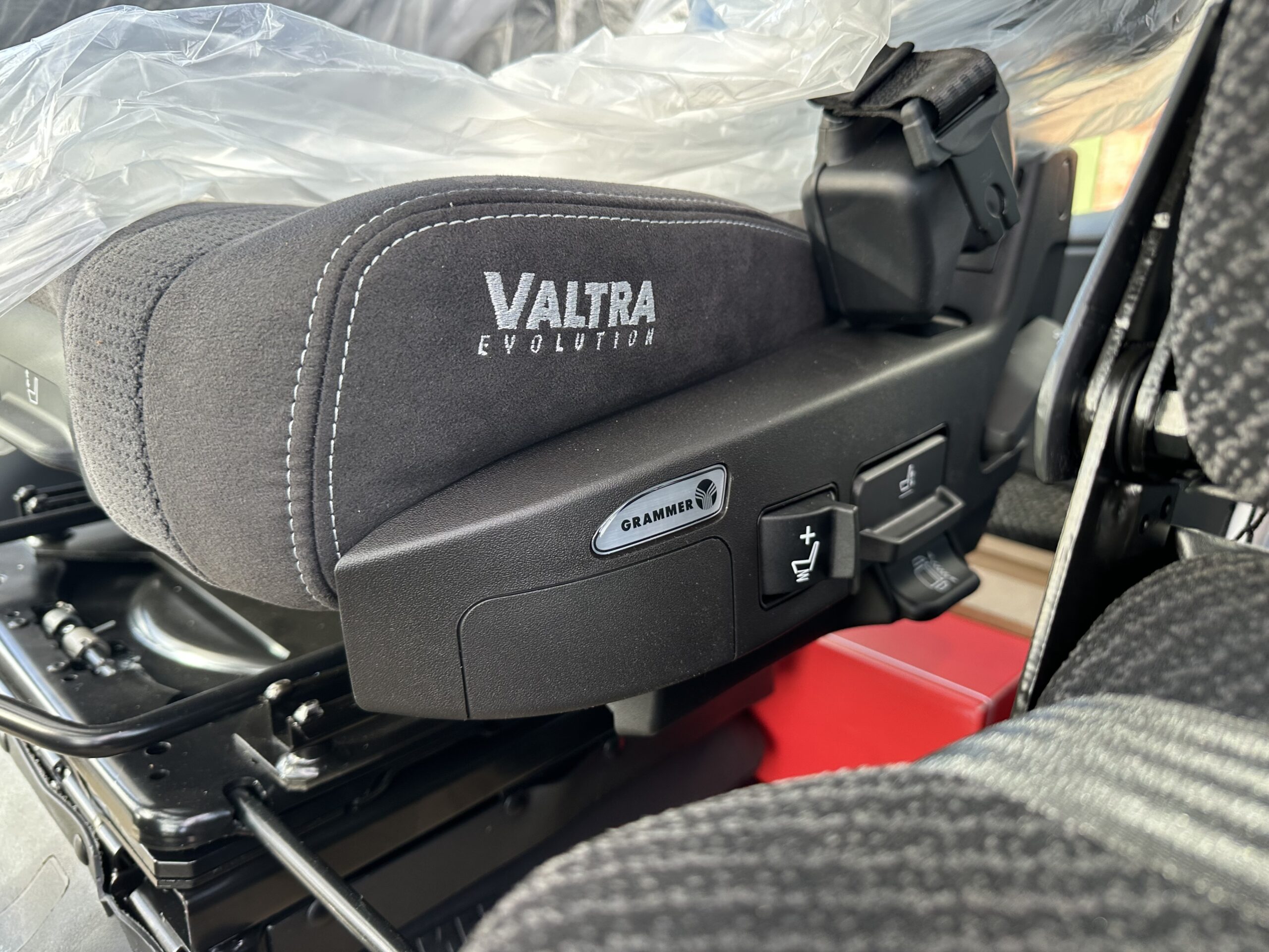 NEW VALTRA T235 DIRECT UNLIMITED TITAN GREY - Image 9