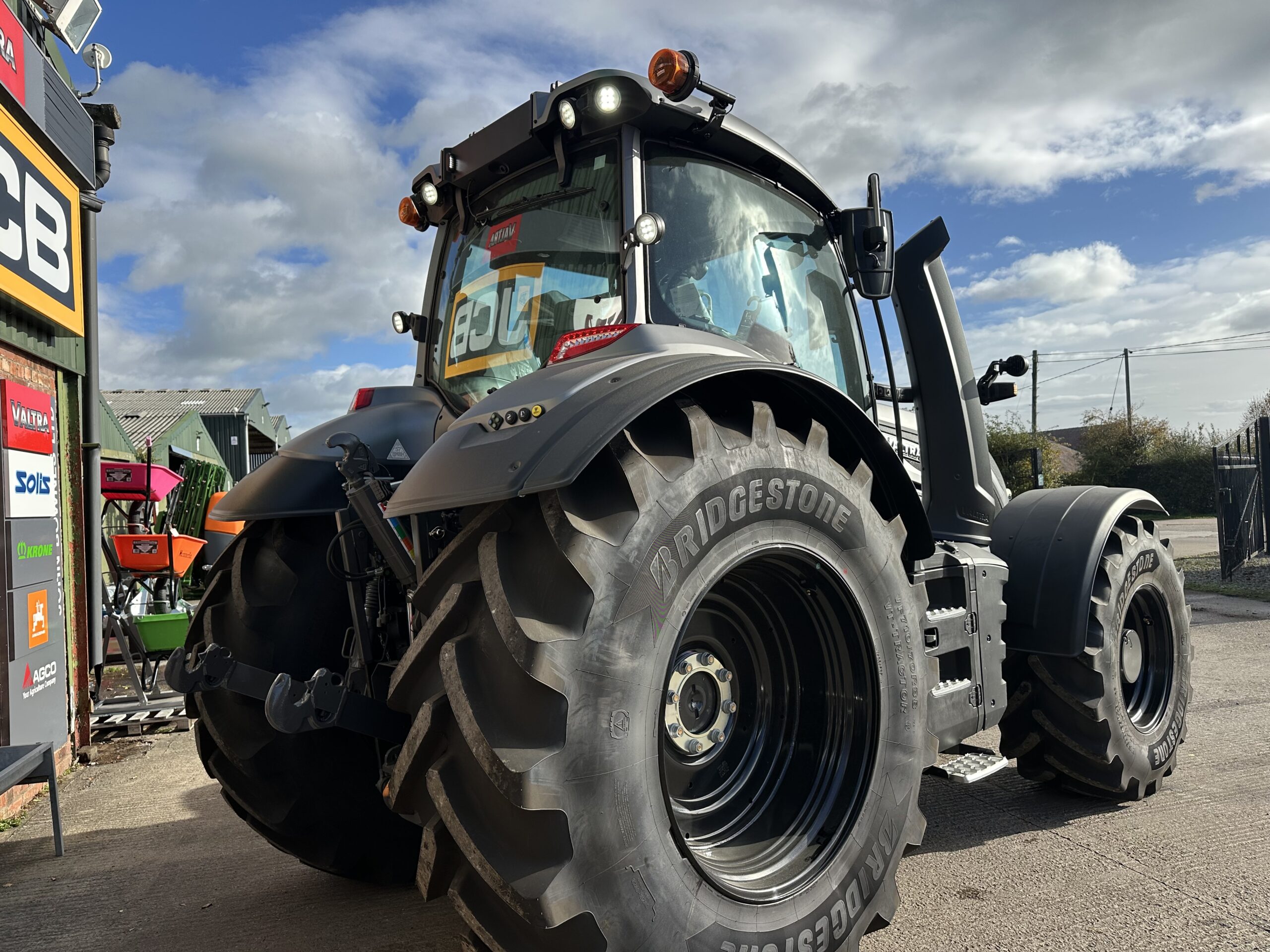 NEW VALTRA T235 DIRECT UNLIMITED TITAN GREY - Image 10