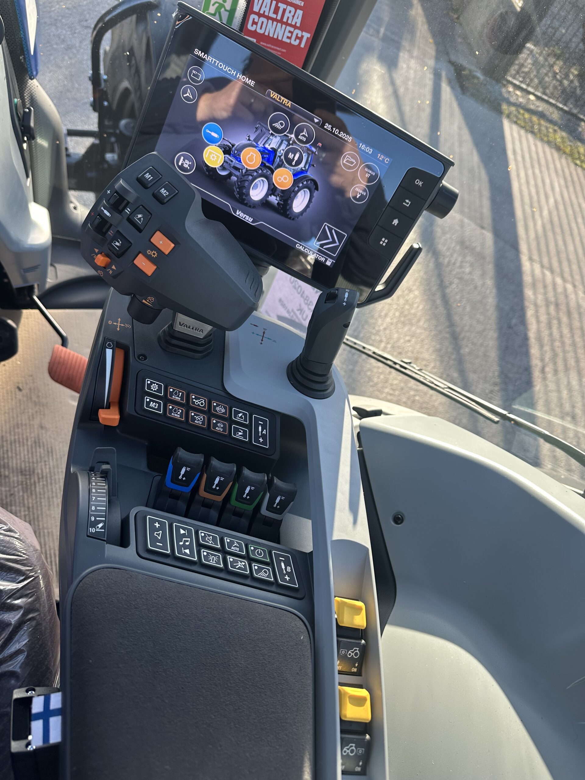 NEW VALTRA N175 VERSU METALLIC BLUE - Image 2