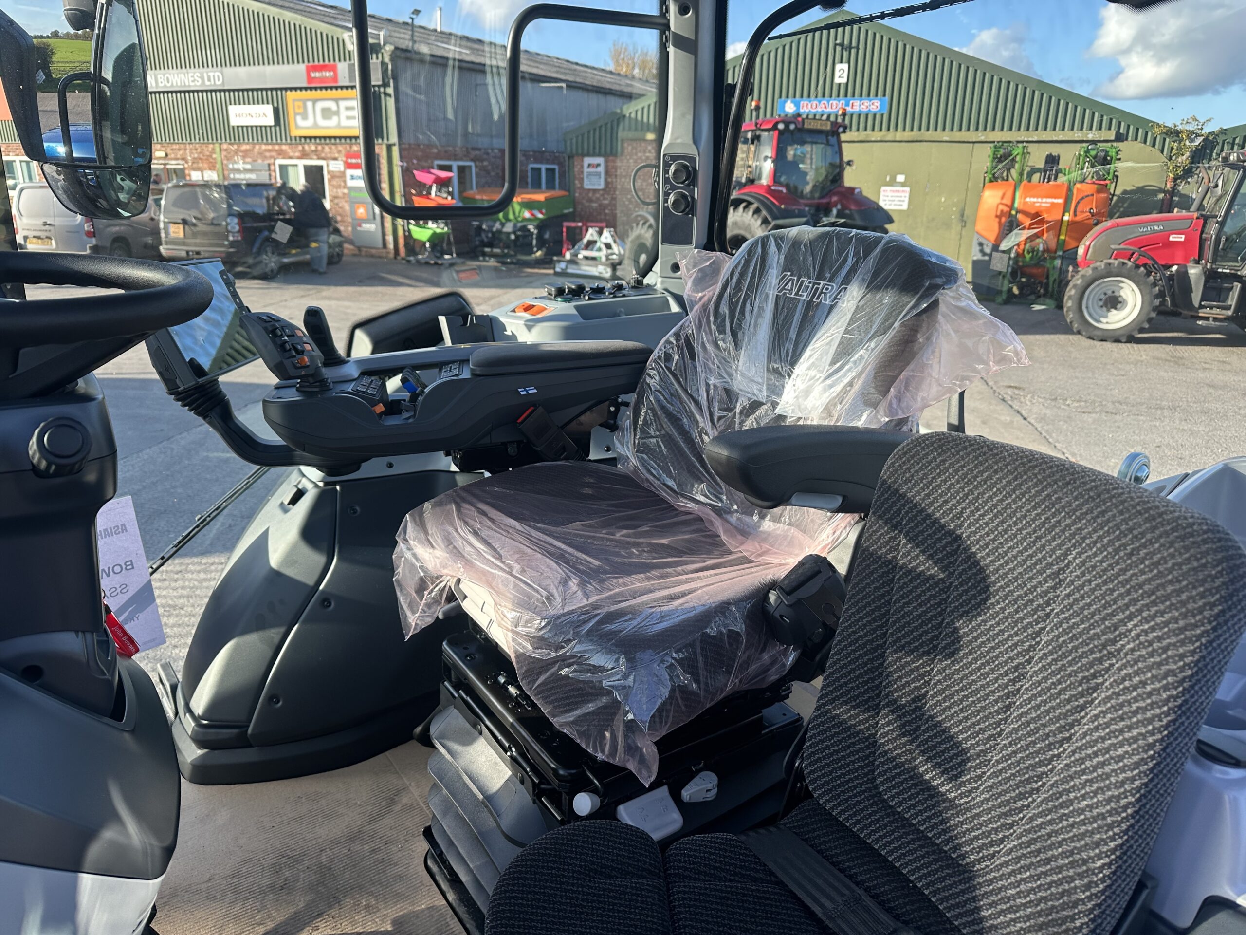 NEW VALTRA N175 VERSU METALLIC BLUE - Image 4