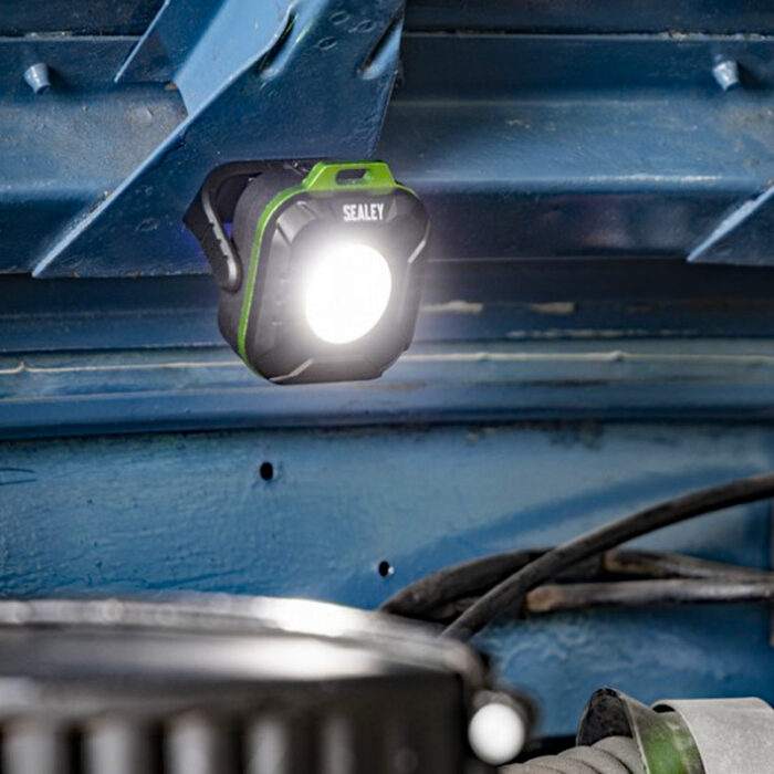 Sealey Rechargeable Pocket Floodlight 5W COB LED (LED500P) - Image 2