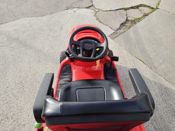 HONDA HF2417HME RIDEON MOWER - Image 4