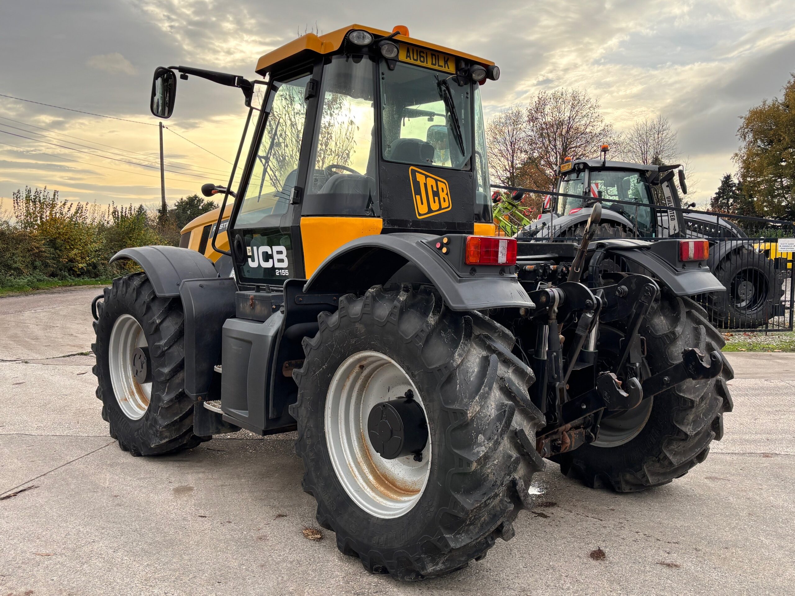 2011 JCB FASTRAC 2155 (HOURS: 10,015) - Image 4